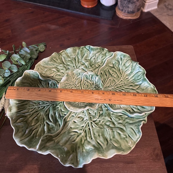 14” x 12” Vintage Majolica Cabbage Leaf Serving Plate With Attached Bowl - Picture 2 of 4